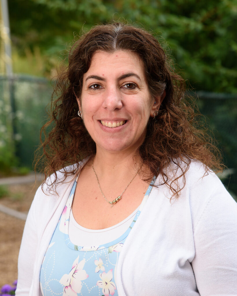 STAFF 1 (4) STAFF 1 (4)