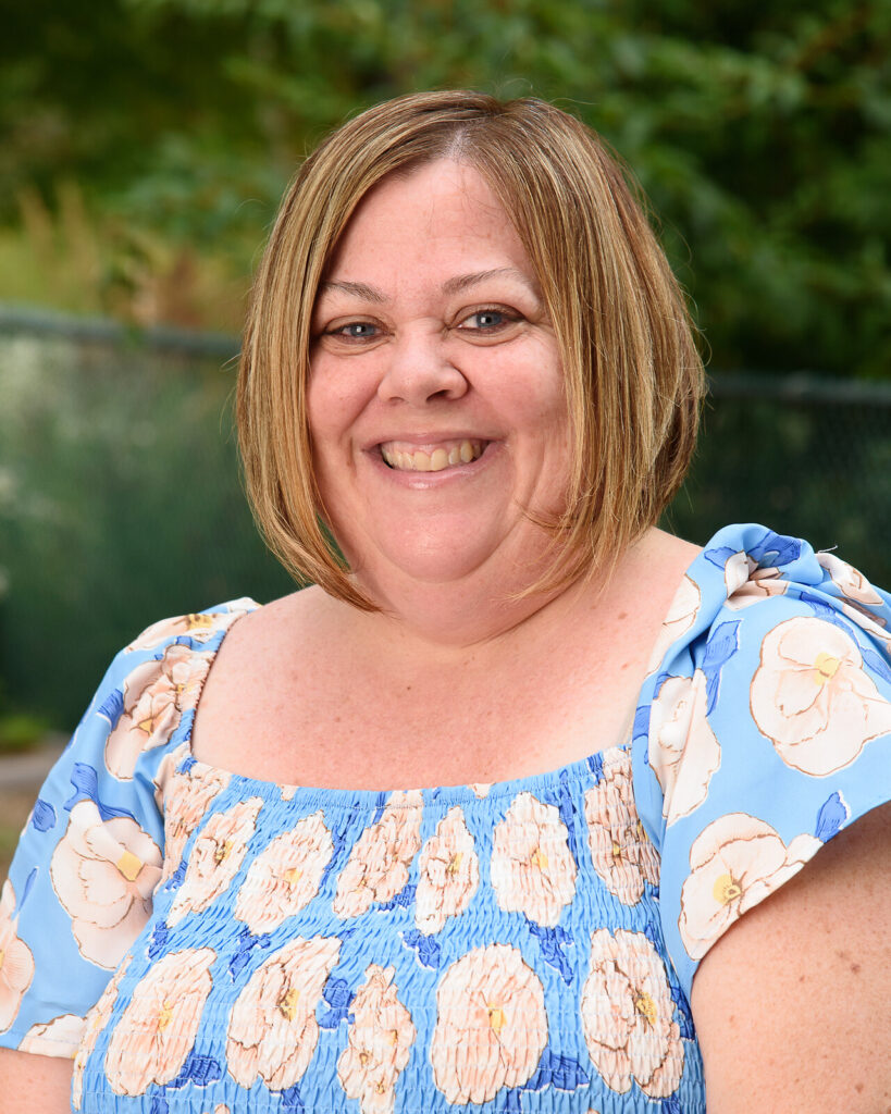 STAFF 2 (4) STAFF 2 (4)